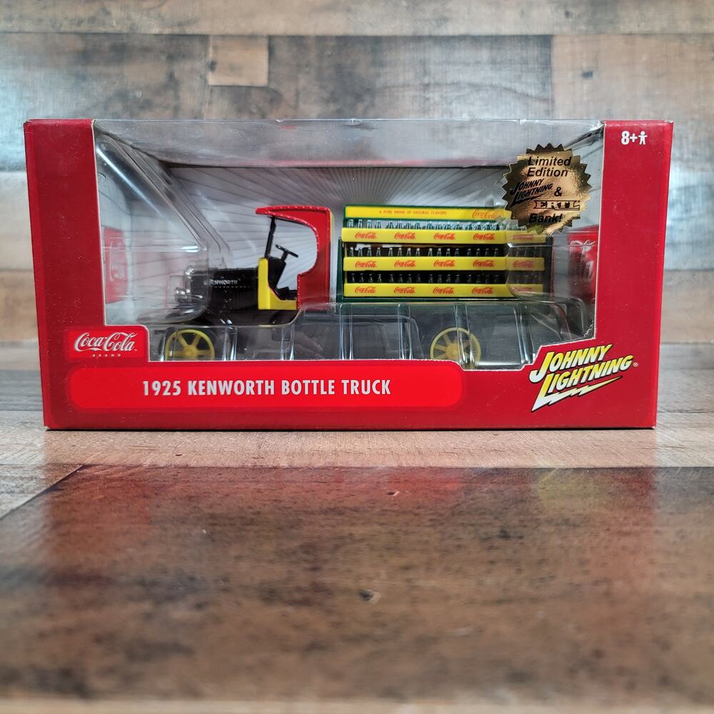 COCA COLA Johnny Lightning 1:24 Scale 1925 KENWORTH BOTTLE TRUCK BANK